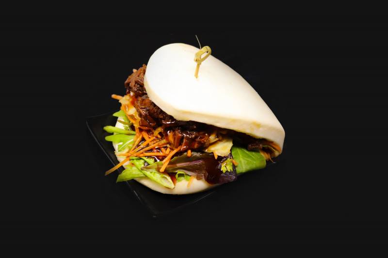 Commander un bao gyuniku avec frites de patate douce dans un restaurant japonais ou coréen à Paris 9ème